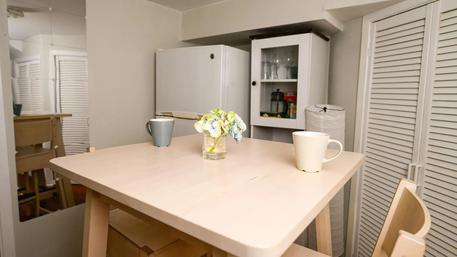 Charming Basement Suite With Private Entrance Near Subway, Koreatown & Uoft Toronto Gæstehus