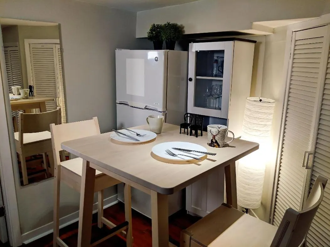 Charming Basement Suite With Private Entrance Near Subway, Koreatown & Uoft Toronto