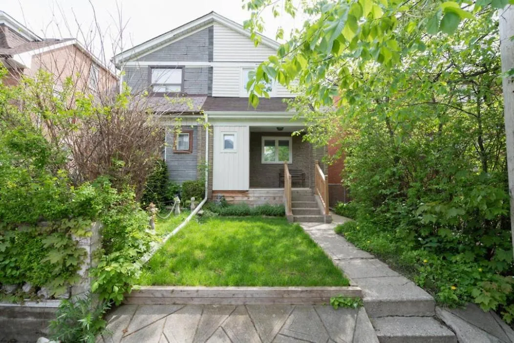 Charming Basement Suite With Private Entrance Near Subway, Koreatown & Uoft Toronto 0*,