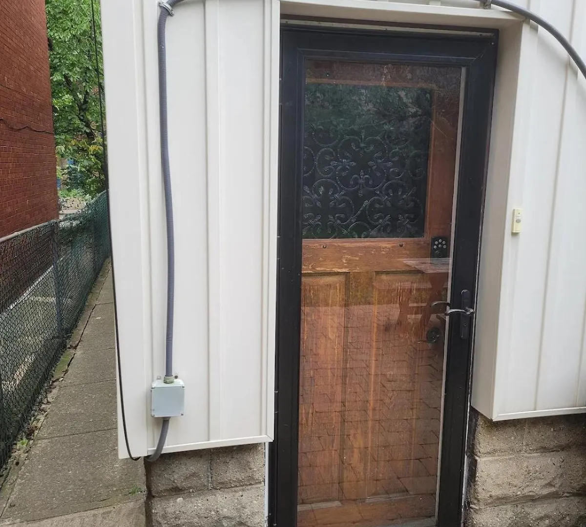 Guest house Charming Basement Suite With Private Entrance Near Subway, Koreatown & Uoft Toronto