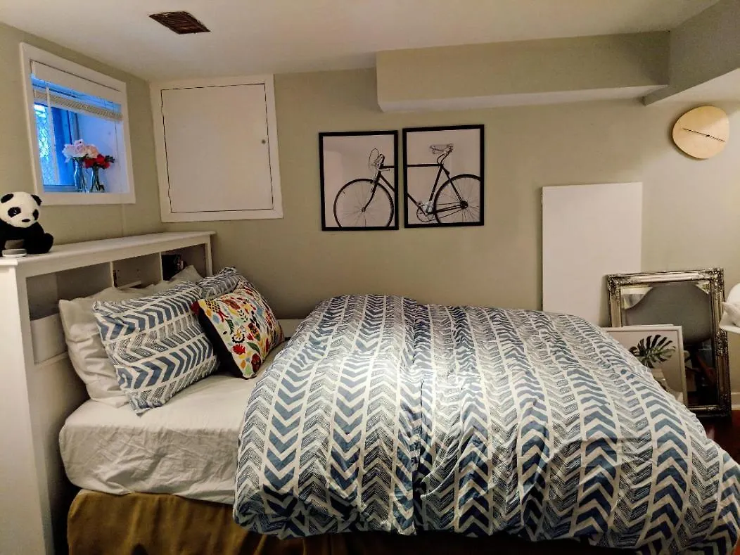Charming Basement Suite With Private Entrance Near Subway, Koreatown & Uoft Toronto
