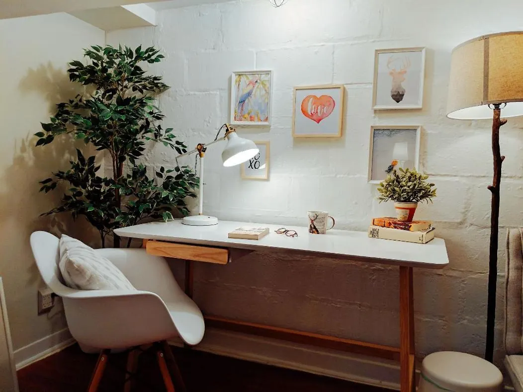 Charming Basement Suite With Private Entrance Near Subway, Koreatown & Uoft Toronto Guest house