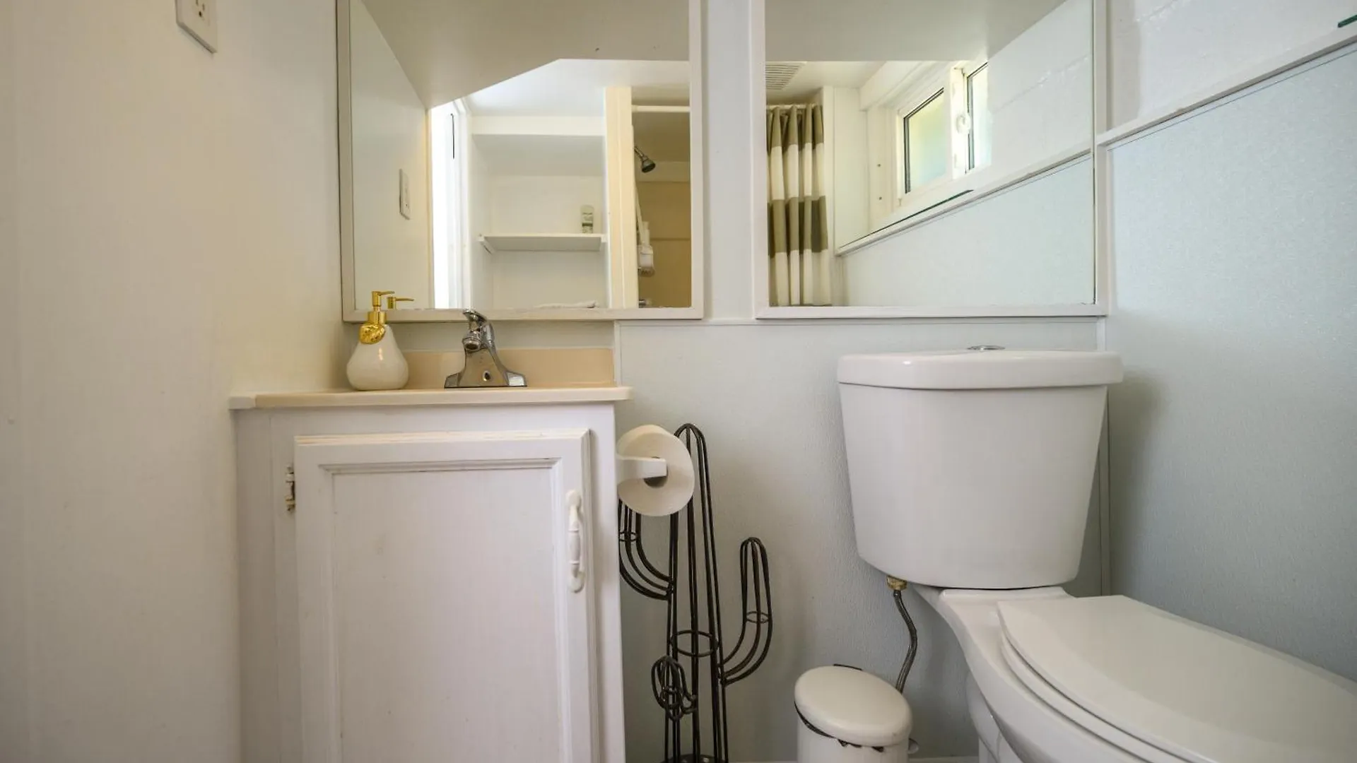 Charming Basement Suite With Private Entrance Near Subway, Koreatown & Uoft Toronto Gasthof